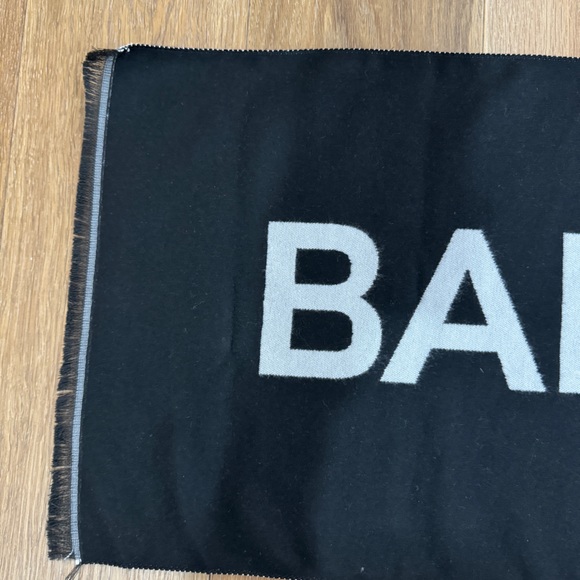 BALENCIAGA MACRO SCARF IN BLACK - Picture 6 of 8